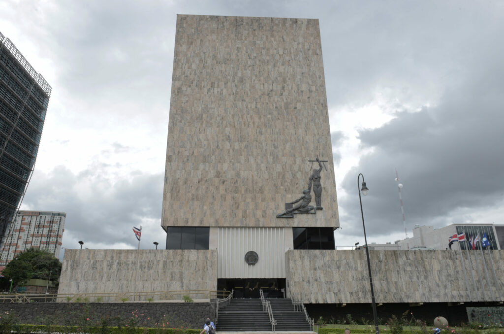 Una torre de un edificio

Descripción generada automáticamente con confianza media