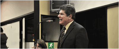 Luis Gerardo Villanueva, del PLN, dijo que ahora los tribunales podr�n resolver m�s r�pido los juicios por atraso en pago de alquileres. �l y Siany Villalobos votaron a favor del proyecto.  |  MAYELA L�PEZ