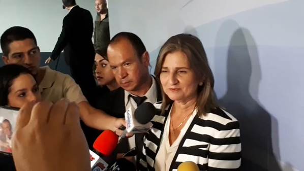 https://pbs.twimg.com/ext_tw_video_thumb/973352329146654720/pu/img/MXvEYE8VPTnlUR8c?format=jpg&name=small