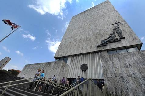 El mayor recorte será de ¢861 millones, en alquiler de equipo de cómputo. Foto: Jorge Castillo / Archivo.