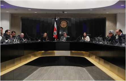 Descripcin: Los magistrados de la Corte Plena aprobaron un acuerdo la tarde de este lunes en el que decidieron sujetarse a las acciones de ahorro de la reforma fiscal. / Fotografa: John Durn.