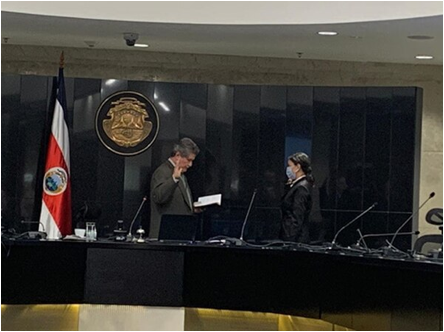 Descripcin: Criss Gonzlez Ugalde fue juramentada este lunes por el presidente de la Corte, Fernando Cruz. Ejercer como fiscala subrogante durante un ao. Foto: Fiscala para LN