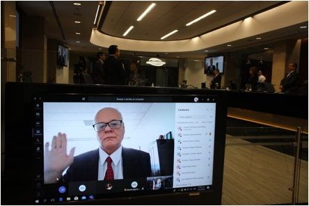Descripcin: La juramentacin de Fernando Castillo se hizo mediante el sistema de videoconferencia, pues el presidente de la Sala IV estaba en La Sabana y la Corte sesiona en el centro de San Jos. Foto cortesa del Poder Judicial.
