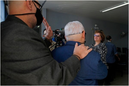 Descripcin: La jueza Maureen Sols recibi a los novios en el Juzgado de Familia de Desamparados, Fotografa: Mayela Lpez