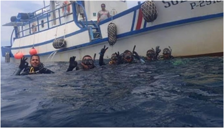 Descripcin: Estos son algunos de los buzos del OIJ durante una prctica reciente en aguas del Pacfico. Foto cortesa de OIJ