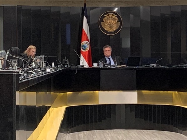 El presidente de la Corte Fernando Cruz dijo que el domingo conversó con varios diputados sobre las dificultades que traería para el Poder Judicial los recortes que se pretende aplicar. Foto archivo LN