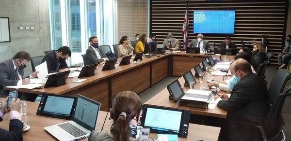 La comisión legislativa de Gobierno y Administración inició, este martes, el segundo grupo de discusión de mociones para modificar el proyecto de reforma al empleo público. Foto: Josué Bravo
