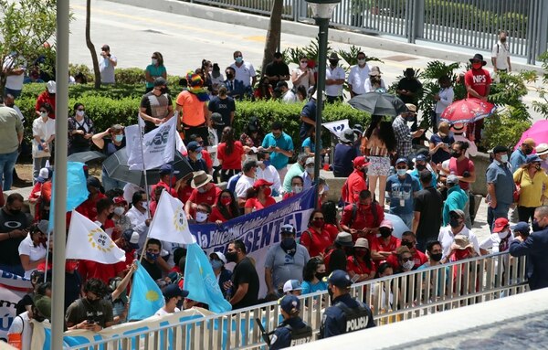 Manifestación de universidades contra la reforma al empleo público. Foto Alonso Tenorio