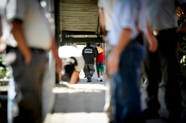 La legislación penal juvenil dispone penas de cárcel, pero solo para delitos muy graves, pues la idea es dar oportunidad de conciliaciones y de penas alternativas a los menores en conflicto con la Justicia. Fotografía: Archivo/ Marcela Bertozzi.