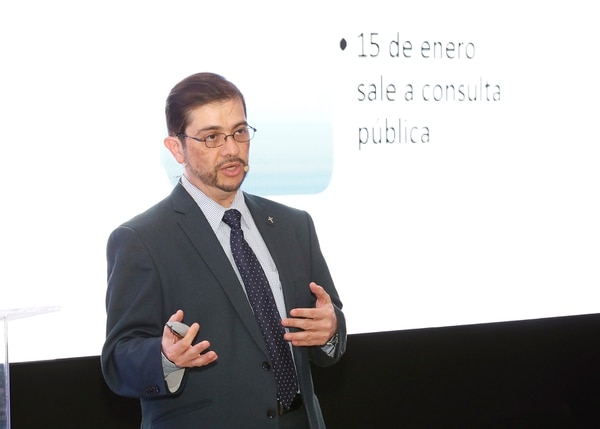 Carlos Vargas, director de Tributación, enfatizó que el fallo de Sala IV solo instruye brindar estadísticas del registro de accionistas, sin identificar personas, pues esa es información sensible. Foto: Albert Marín