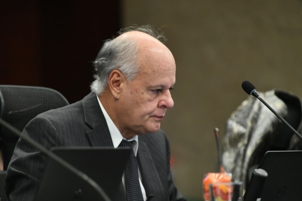 El magistrado Fernando Castillo, presidente de la Sala Constitucional, explicó los alcances de la sentencia N°. 2021-11957 de ese tribunal que mantiene en pie la reforma al sistema de pensiones del Poder Judicial. Foto: Jorge Castillo