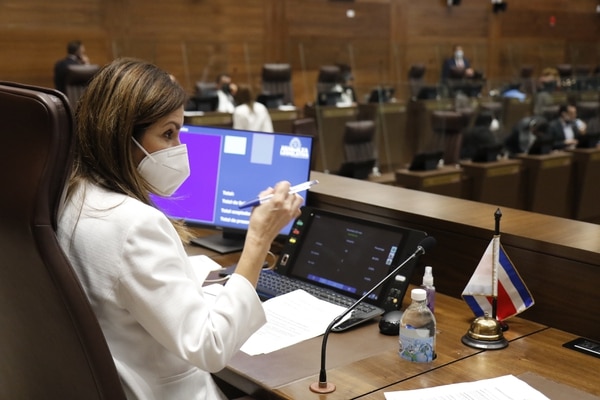 La presidenta legislativa, la liberacionista Silvia Hernández, anunció la juramentación de los cuatro jueces suplentes para este jueves, a las 3 p. m. Foto: Asamblea Legislativa.