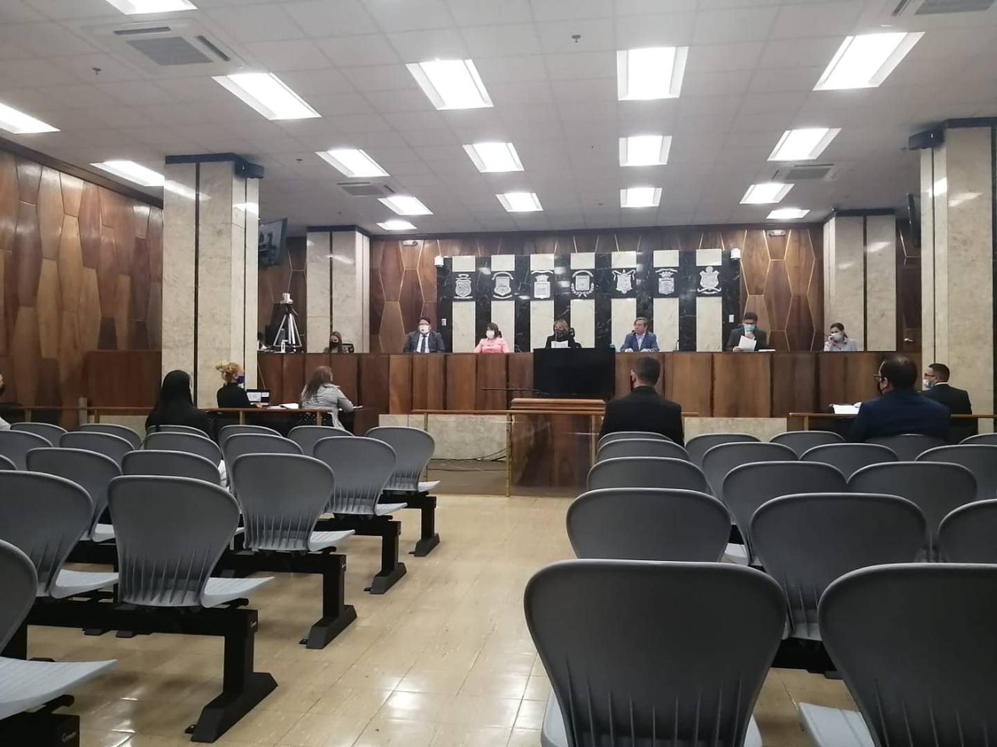 Una sala de estar

Descripción generada automáticamente con confianza baja