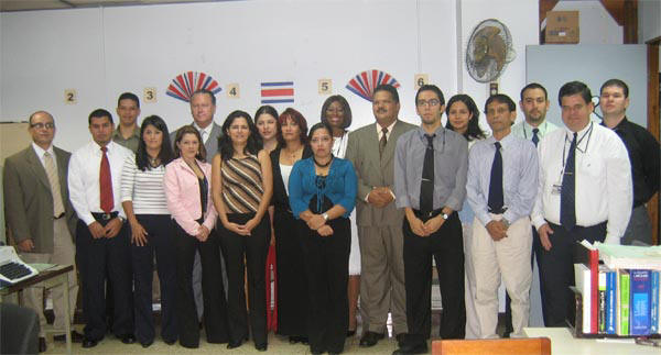 Integrantes del Consejo Superior con los servidores del Juzgado Segundo Civil de Mayor Cuant�a